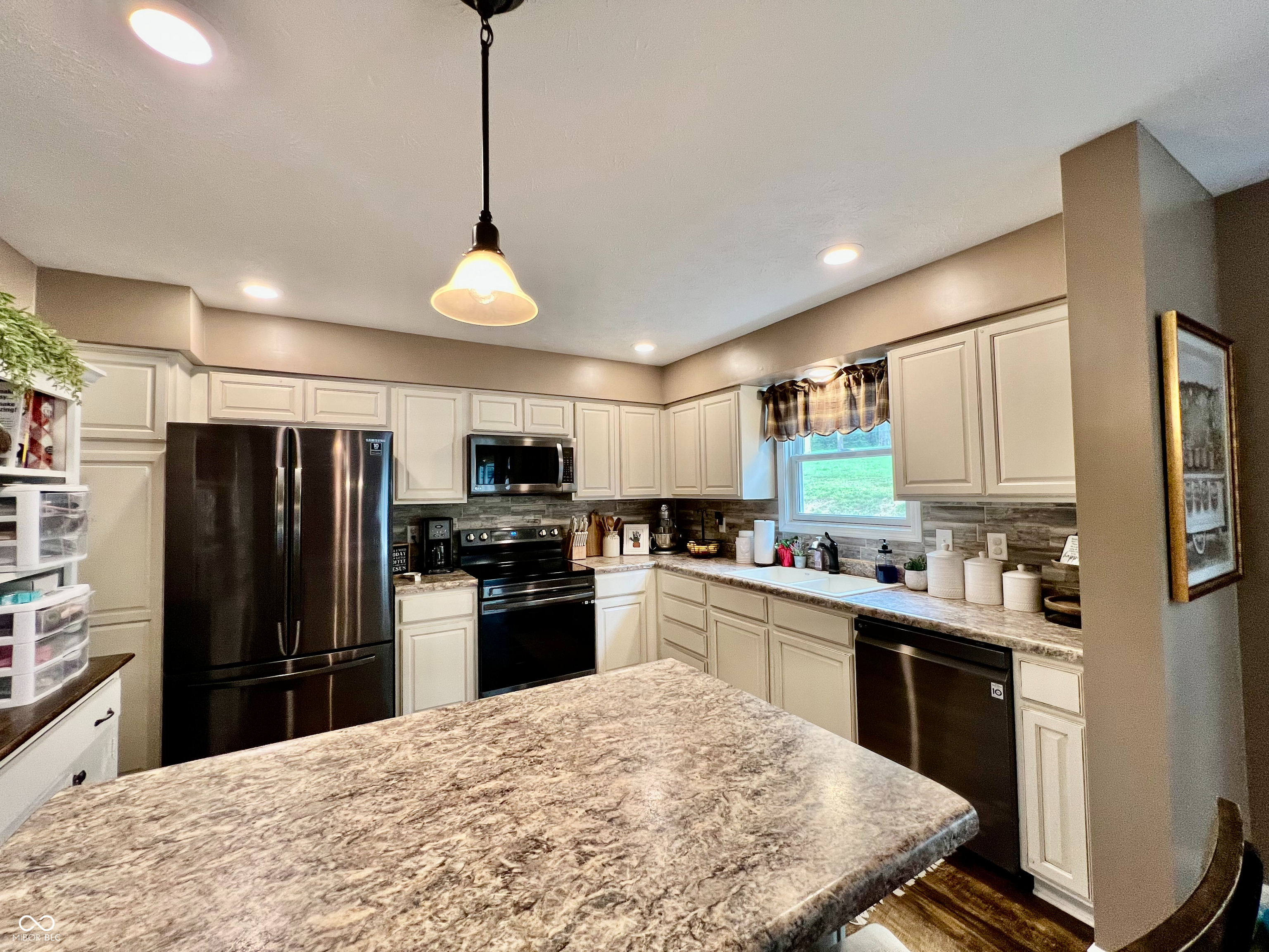 6148 Christianburg Road Columbus, IN 47201 - Photo 4 of 38 Gallery Image 4