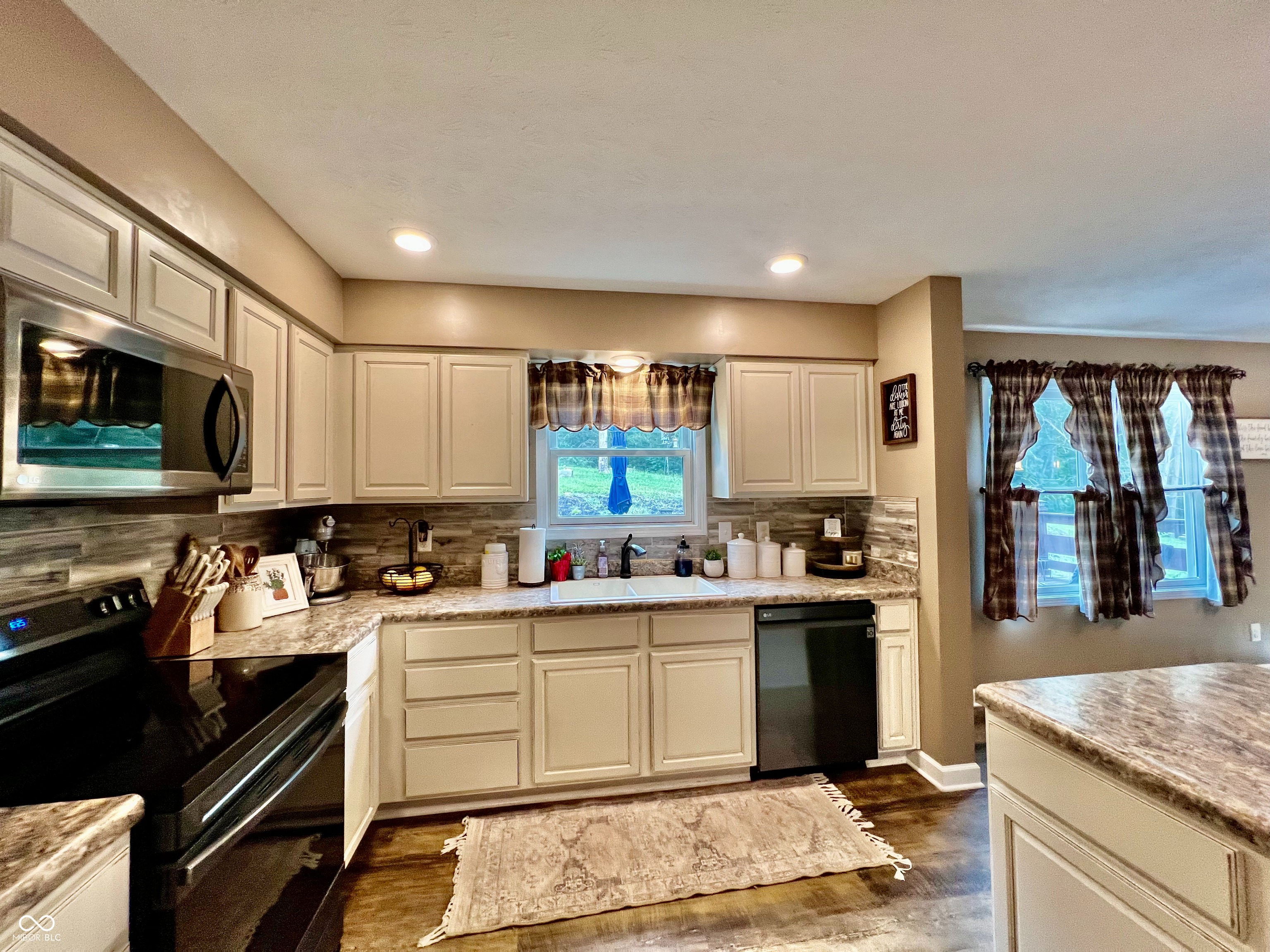 6148 Christianburg Road Columbus, IN 47201 - Photo 5 of 38 Gallery Image 5