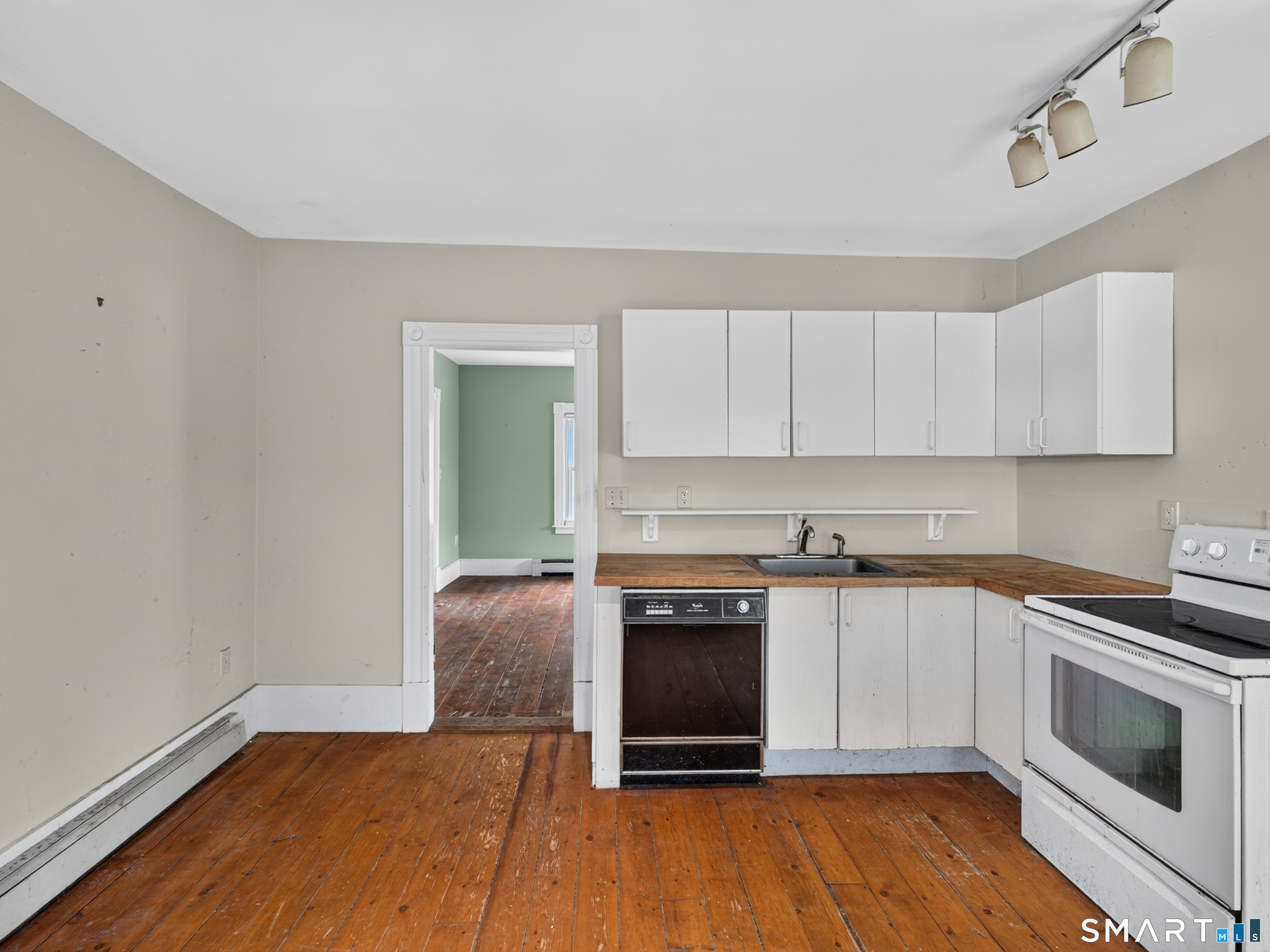61 Prospect Hill Road Groton, CT 06340 - Photo 8 of 31