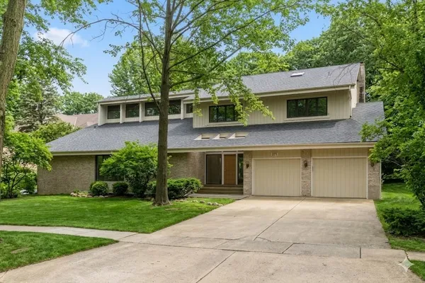 $1,100,000 | 371 West Arboretum Circle, Wheaton, IL 60189