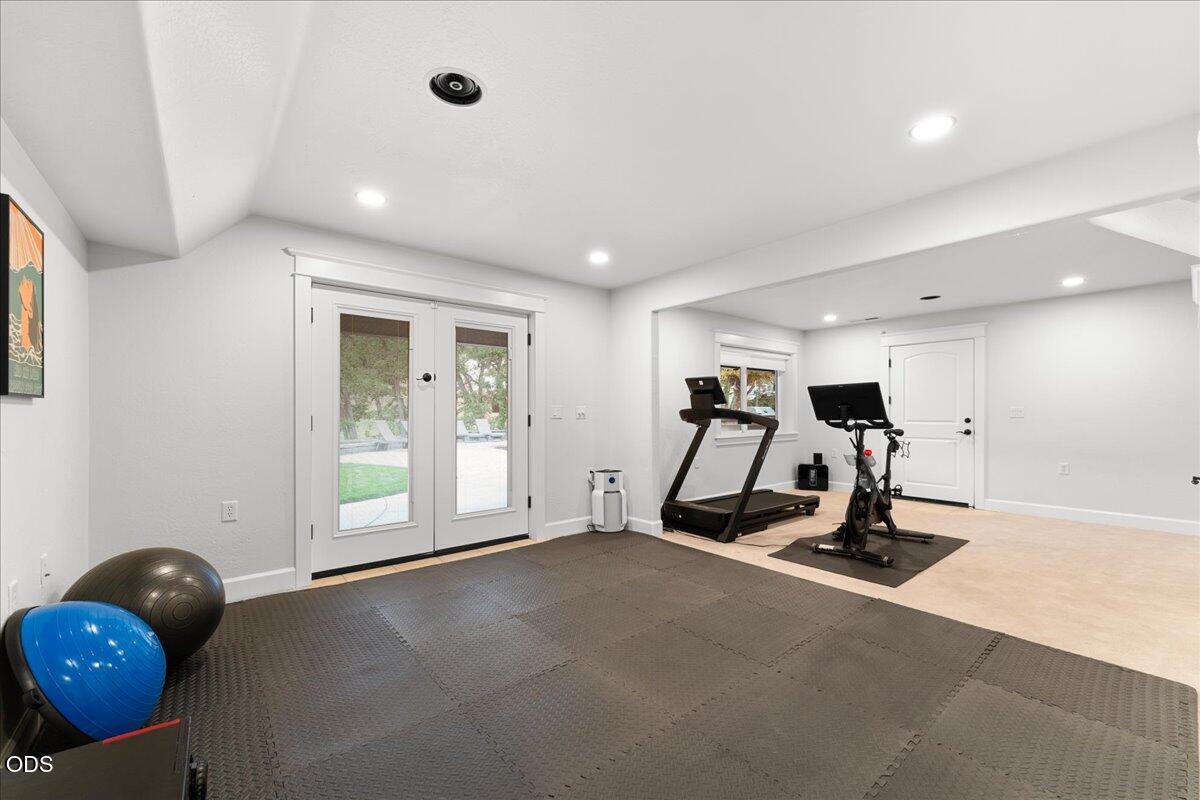 1013 Roxy Ann Road Medford, OR 97504 - Photo 47 of 74 47-down stairs 4