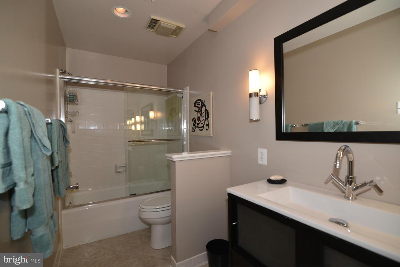 2002 Halyard Lane Reston, VA 20191 - Photo 22 of 28 Bath