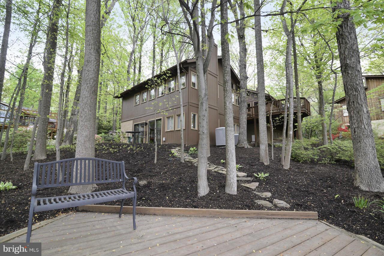 2002 Halyard Lane Reston, VA 20191 - Photo 4 of 28 Exterior (Rear)