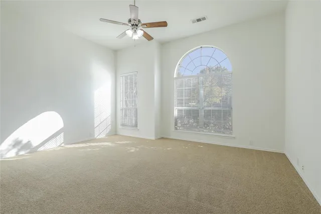 a view of empty room with window