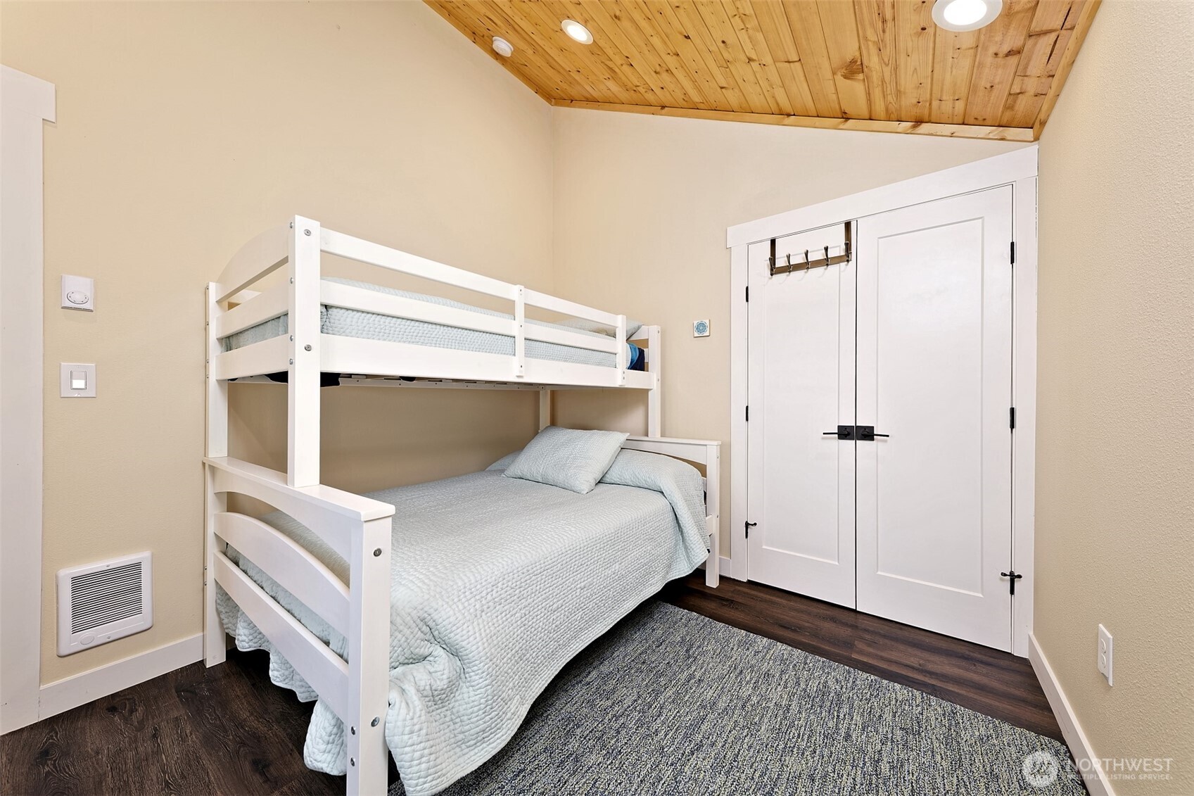 187 East Vineyard Crest Road Grapeview, WA 98546 - Photo 17 of 35