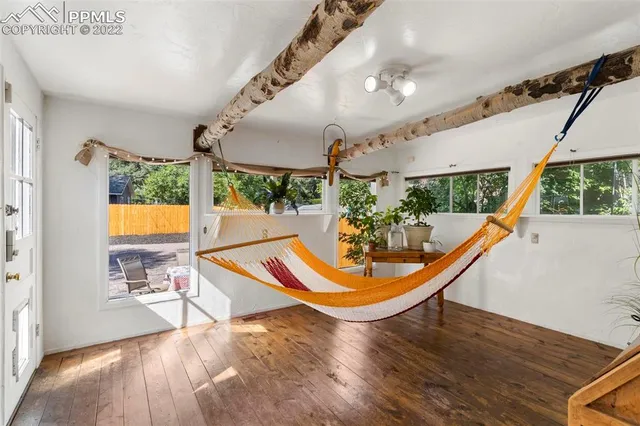 a view of a living room and a kitchen