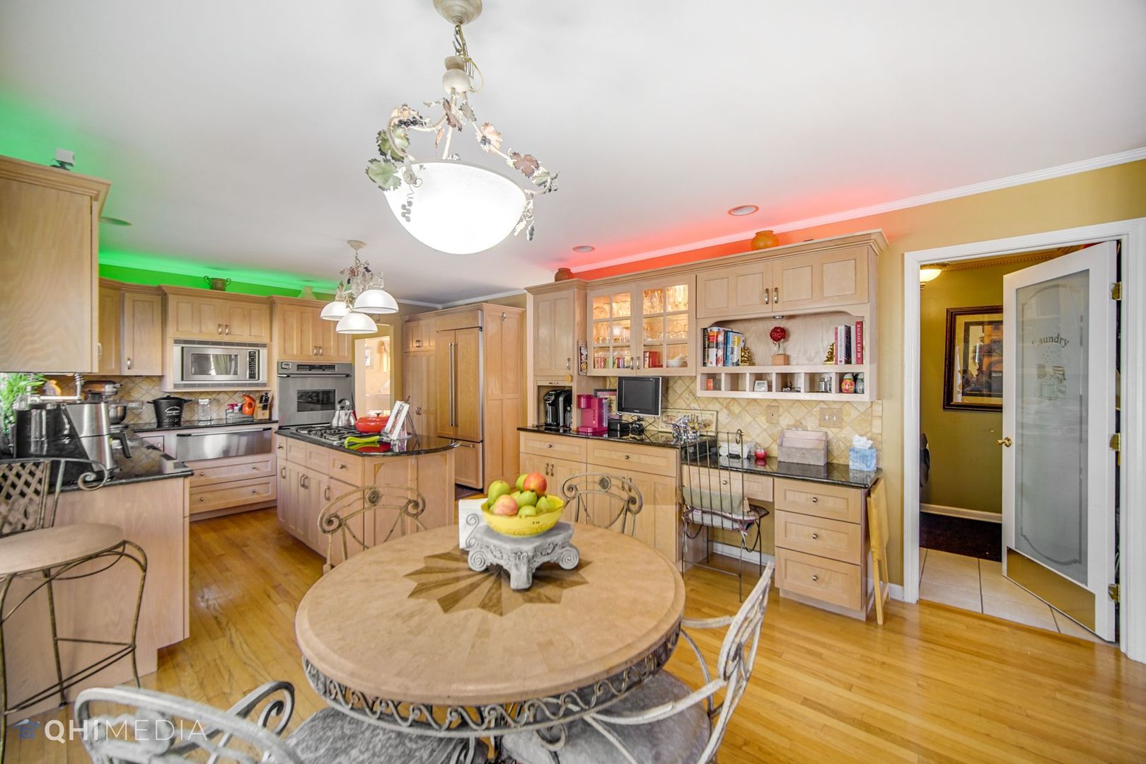 13243 Sunderlin Road Plainfield, IL 60585 - Photo 14 of 40 a view of a dining room with furniture and wooden floor