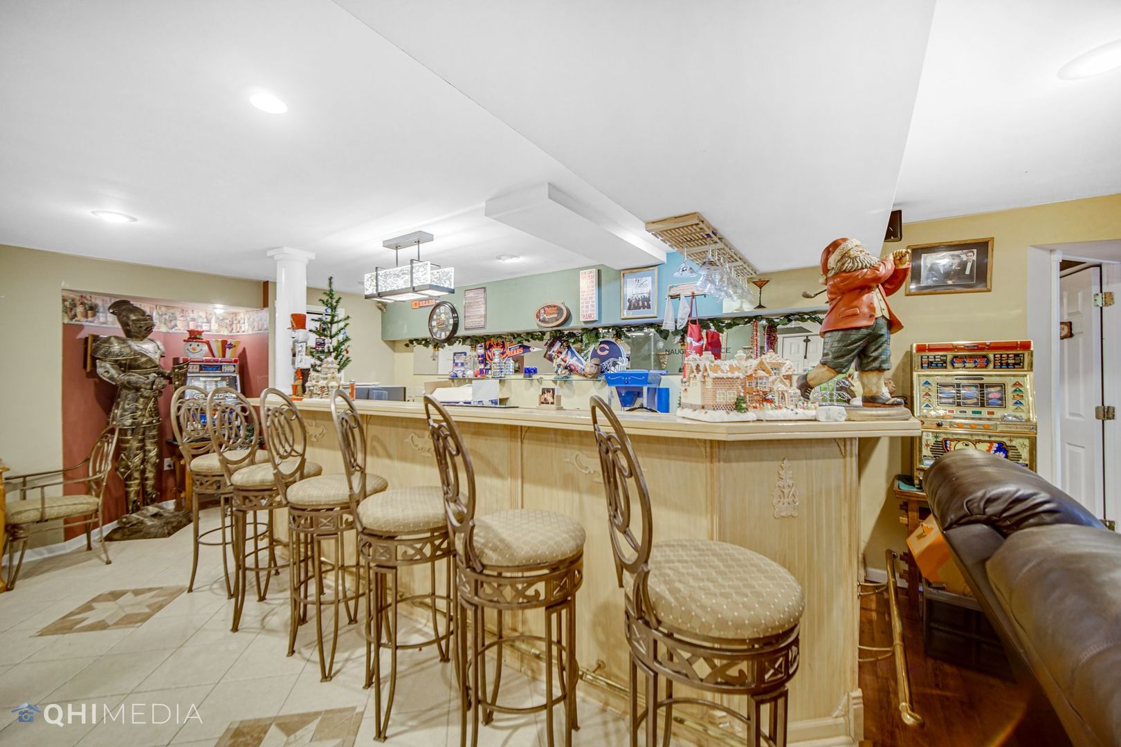 13243 Sunderlin Road Plainfield, IL 60585 - Photo 31 of 40 a view of a dining room with furniture and chandelier