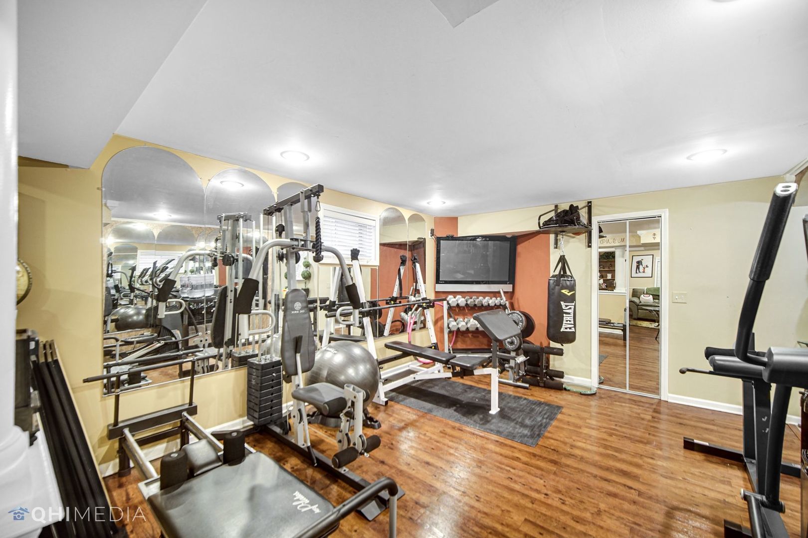 13243 Sunderlin Road Plainfield, IL 60585 - Photo 35 of 40 a view of a room with gym equipment