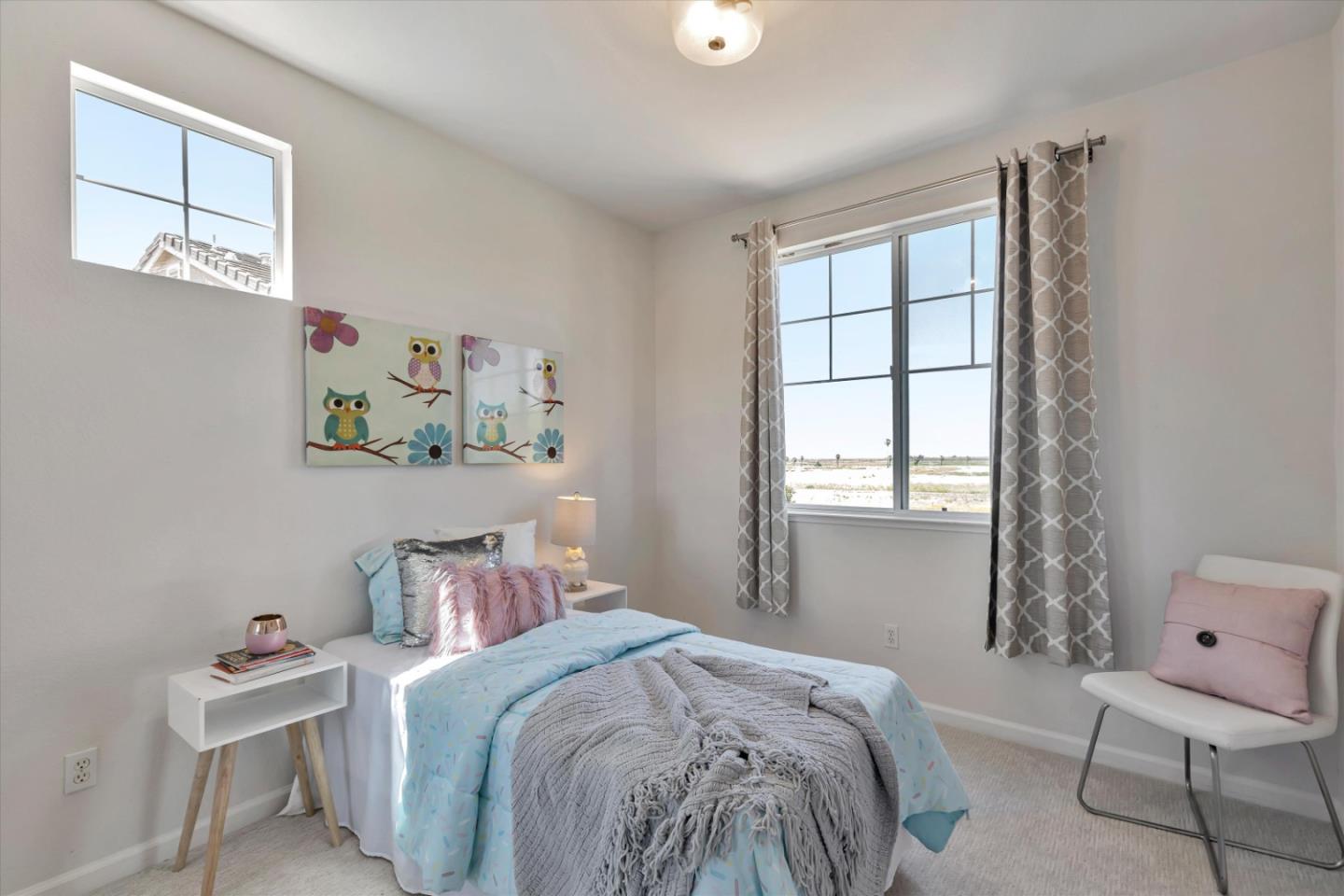 252 Comeabout Circle Pittsburg, CA 94565 - Photo 21 of 41 a bedroom with a bed and a window