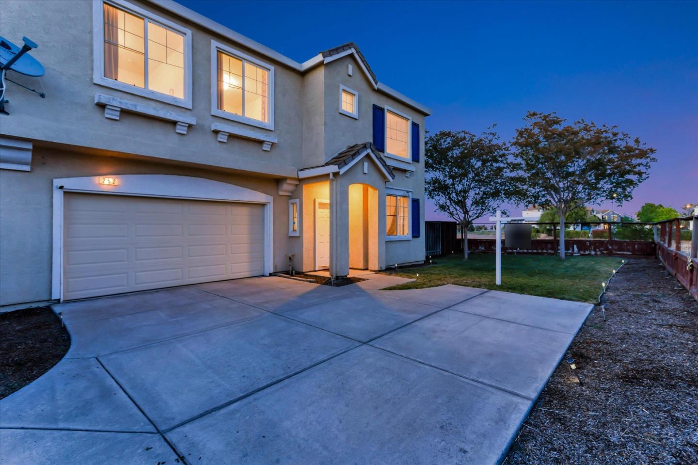 252 Comeabout Circle Pittsburg, CA 94565 - Photo 31 of 41 a brick building with a large windows