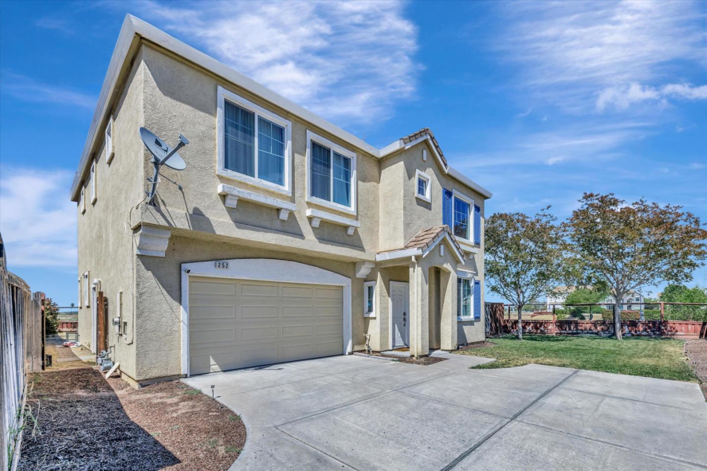 252 Comeabout Circle Pittsburg, CA 94565 - Photo 38 of 41 a front view of a house with a garden
