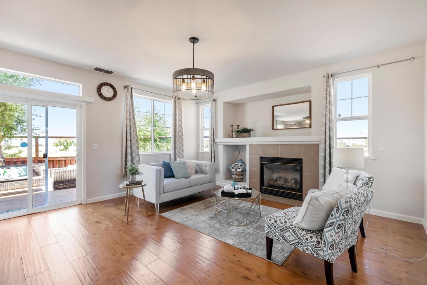 252 Comeabout Circle Pittsburg, CA 94565 - Photo 4 of 41 a living room with furniture and a fireplace