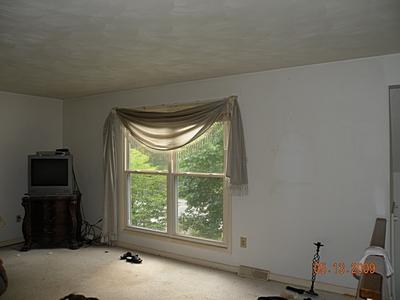 5948 Merriman Road Roanoke, VA 24018 - Photo 5 of 16 Large living room