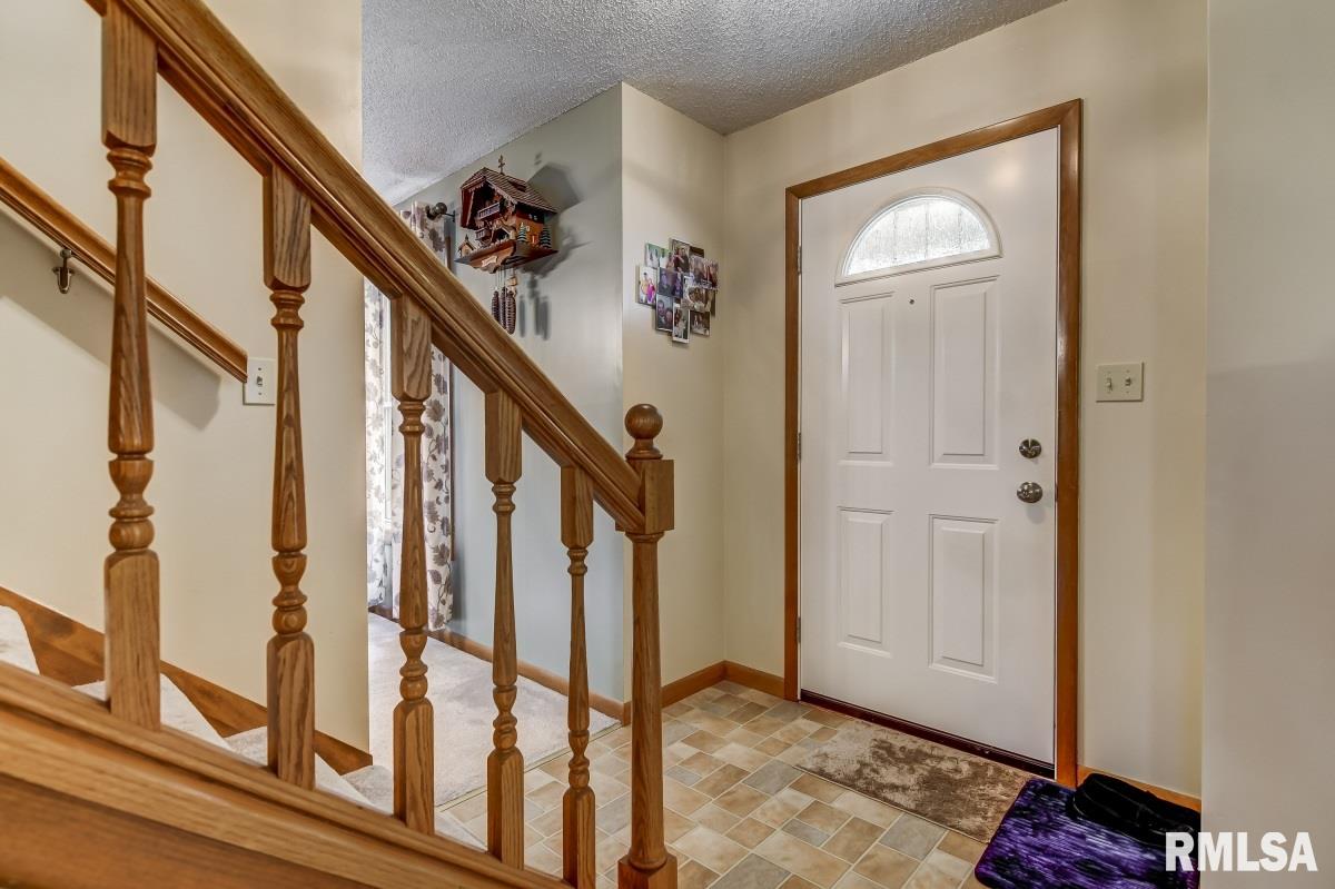 2524 Columbus Circle Springfield, IL 62703 - Photo 2 of 37
