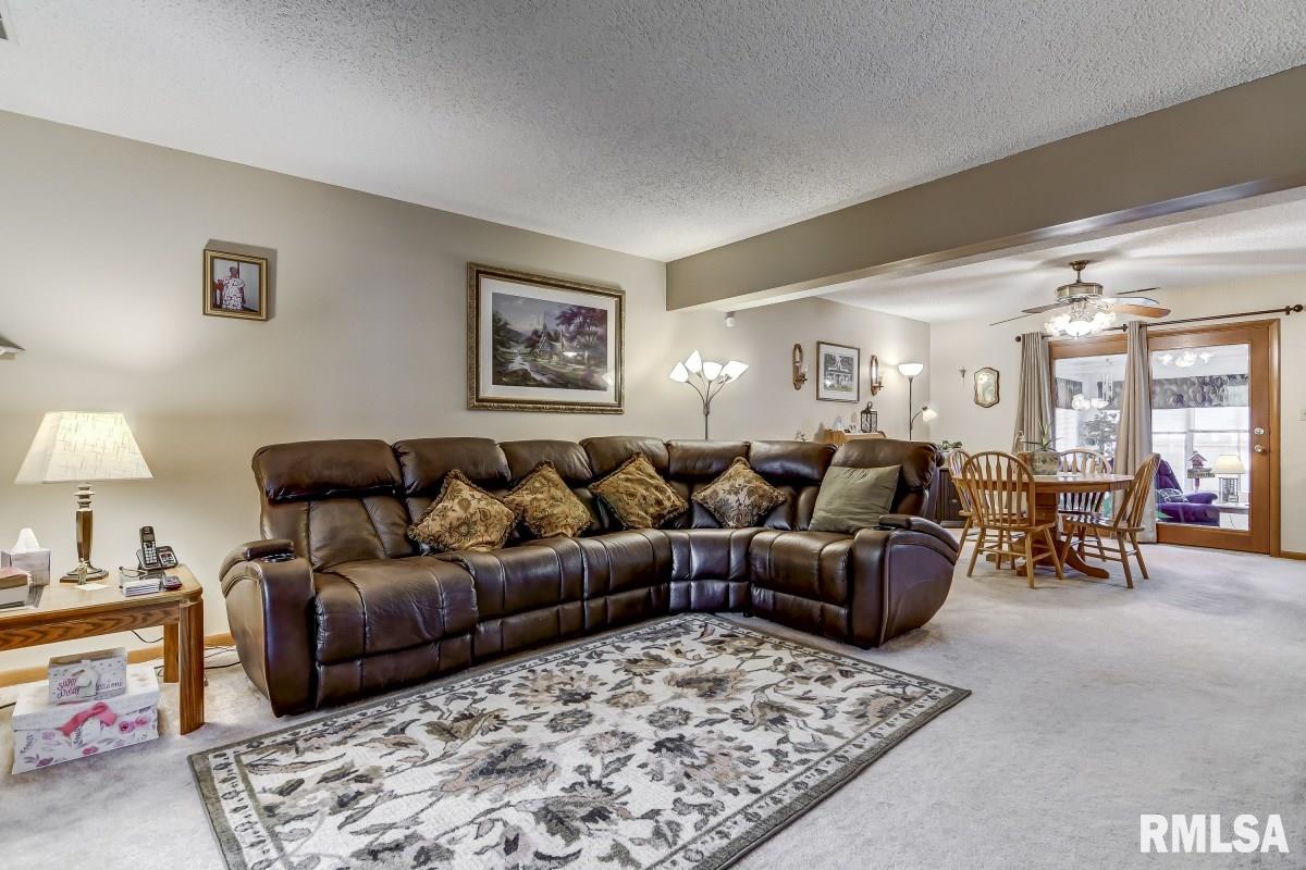 2524 Columbus Circle Springfield, IL 62703 - Photo 3 of 37