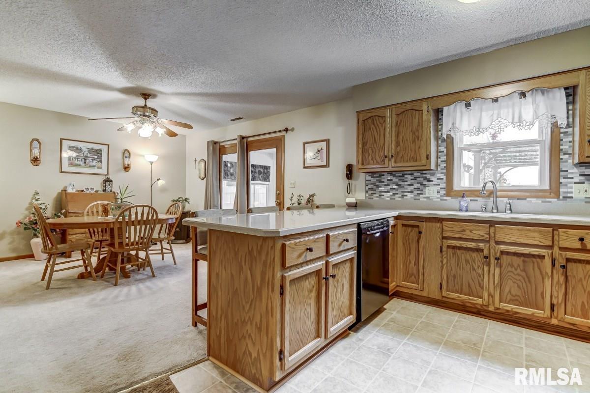 2524 Columbus Circle Springfield, IL 62703 - Photo 5 of 37