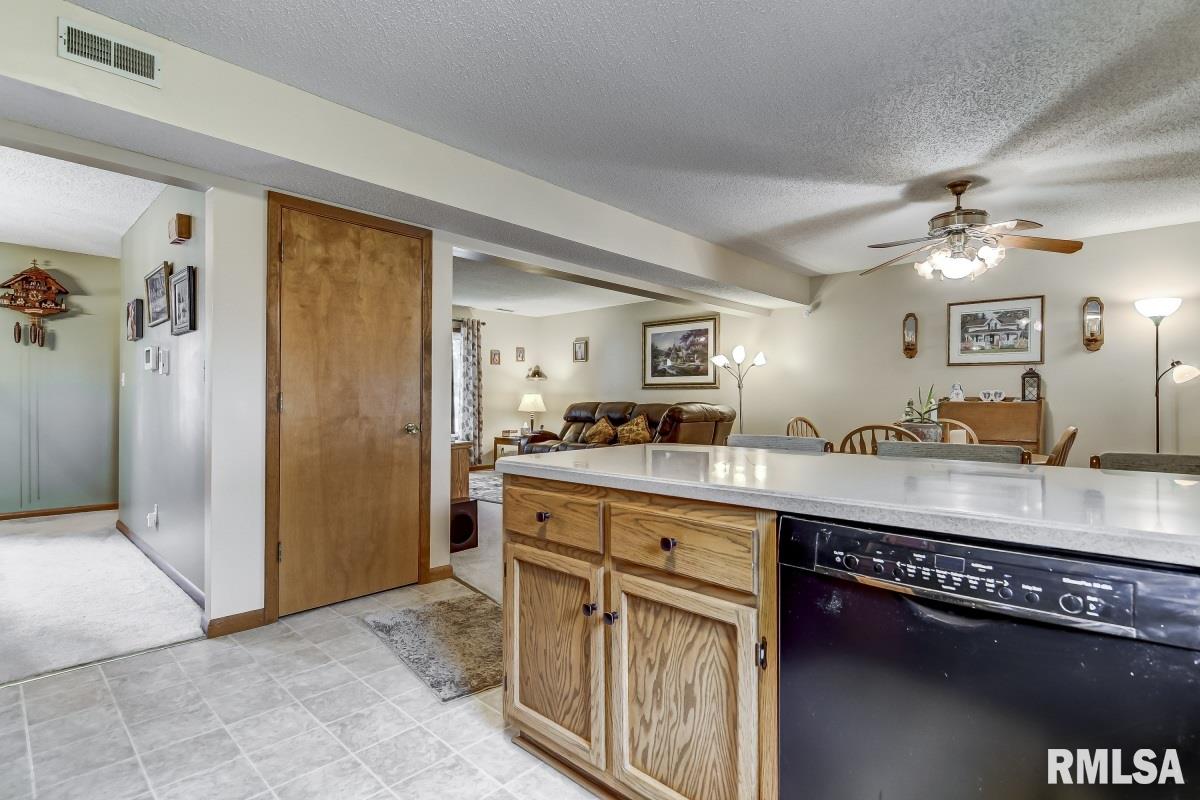 2524 Columbus Circle Springfield, IL 62703 - Photo 6 of 37