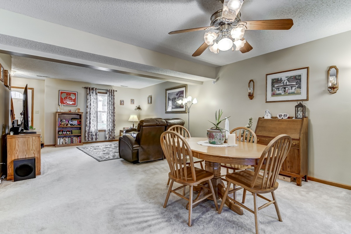 2524 Columbus Circle Springfield, IL 62703 - Photo 8 of 37