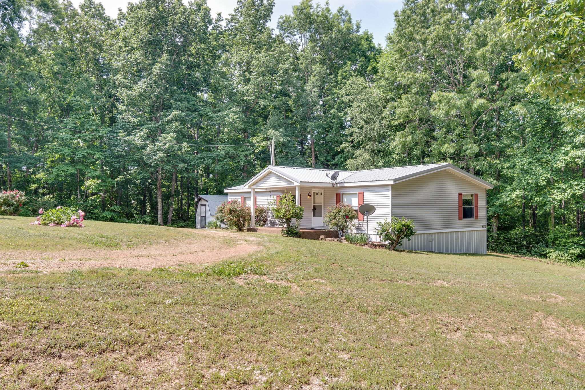 161 Mercer Road Hohenwald, TN 38462 - Photo 4 of 33 Gallery Image 4