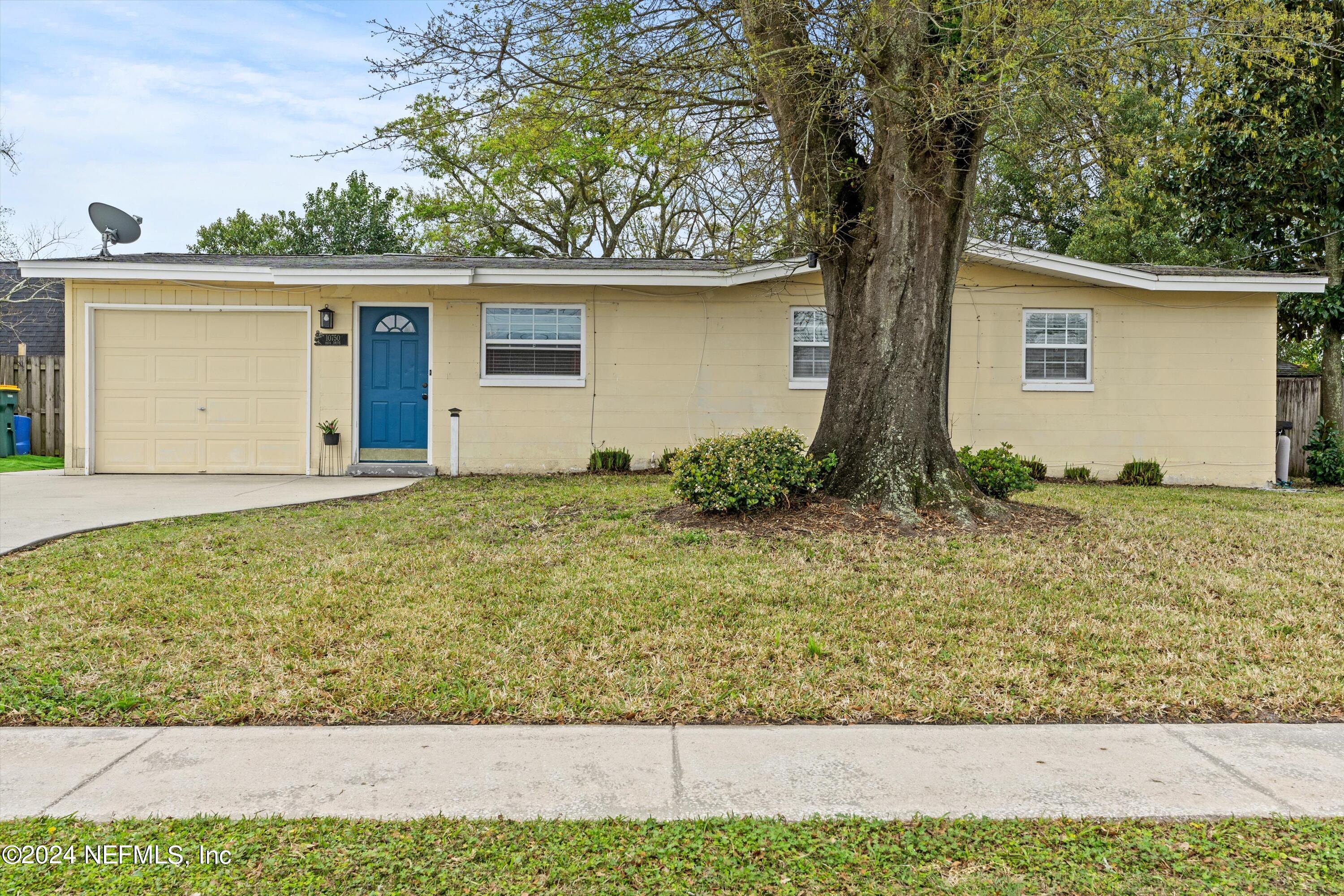 front view of house with a yard