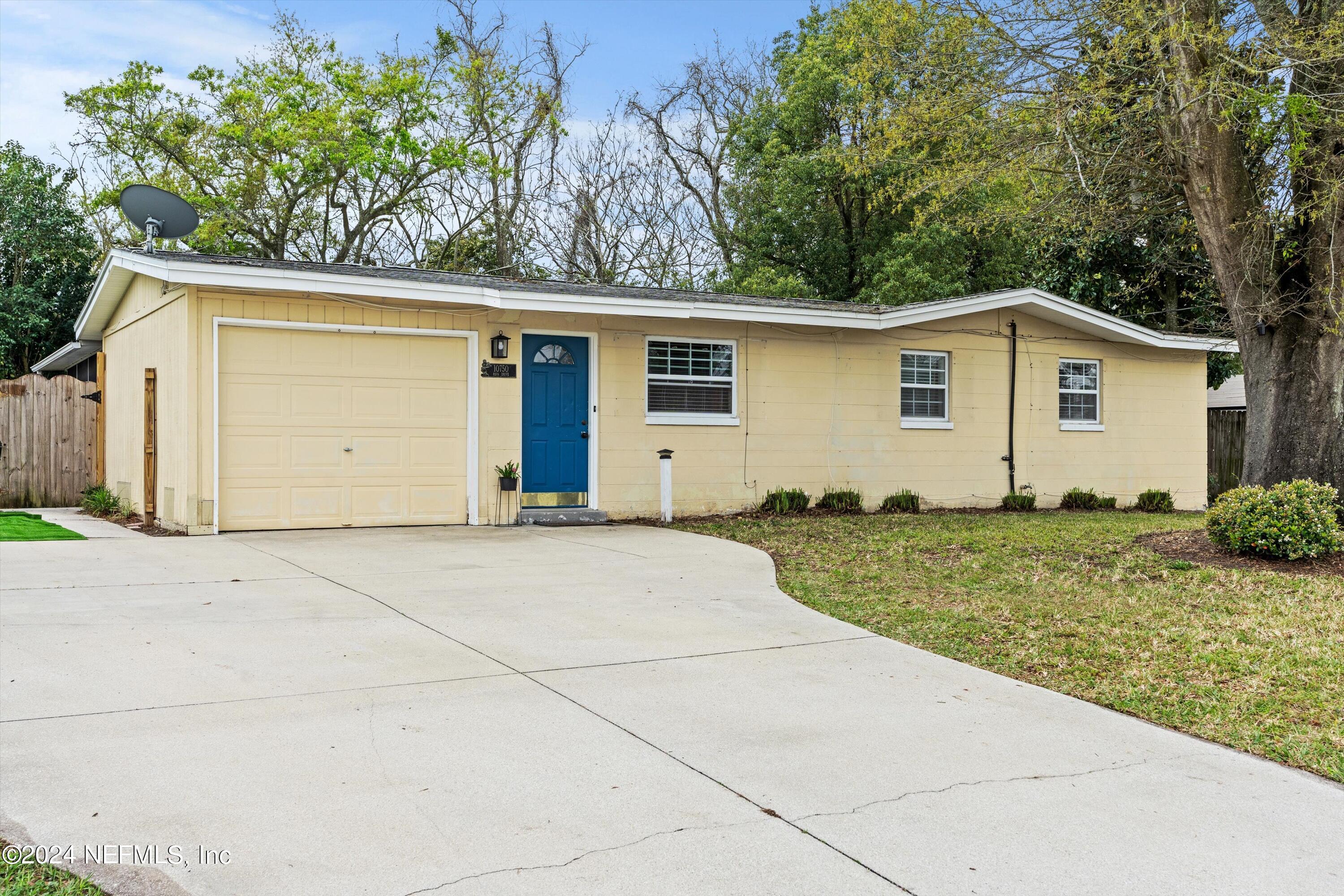 10750 Java Drive Jacksonville, FL 32246 - Photo 2 of 23 a view of outdoor space and yard