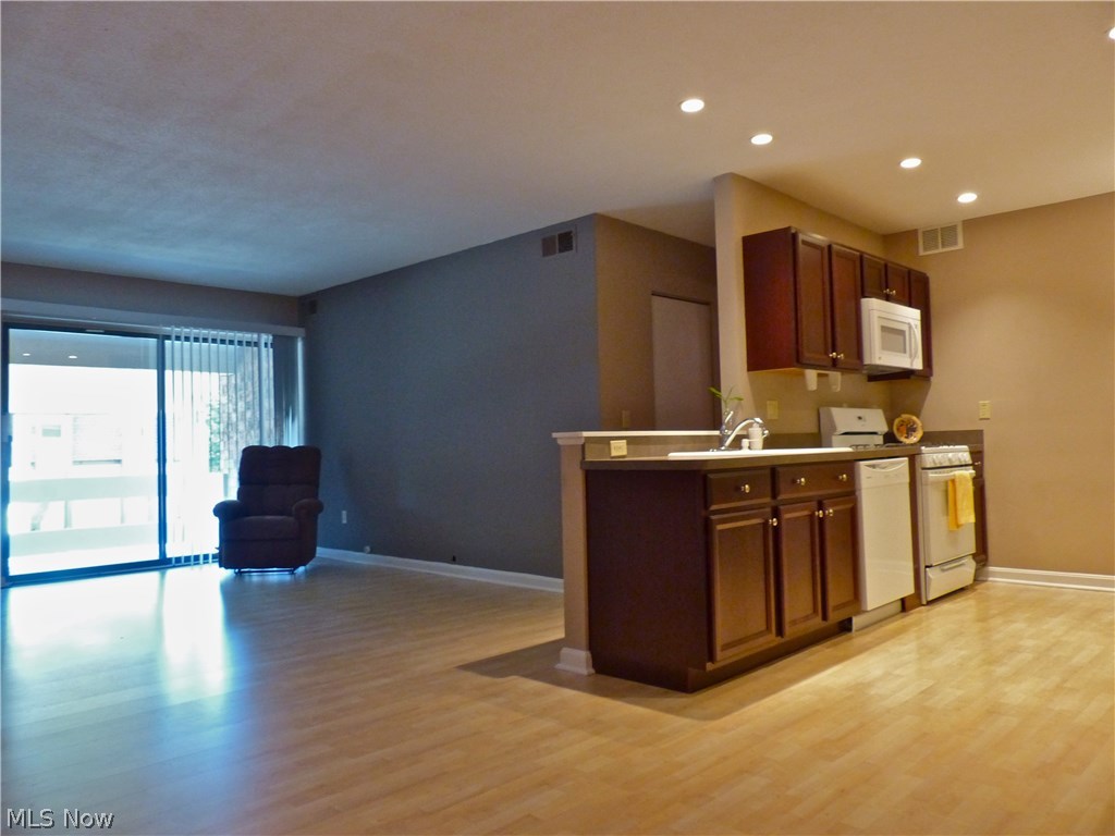1263 Lost Nation Road, Unit 8A Willoughby, OH 44094 - Photo 3 of 19