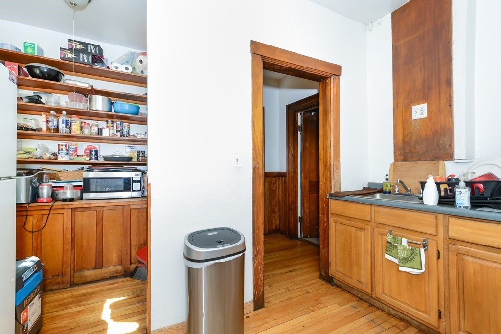 18 Walnut Street Worcester, MA 01609 - Photo 5 of 17