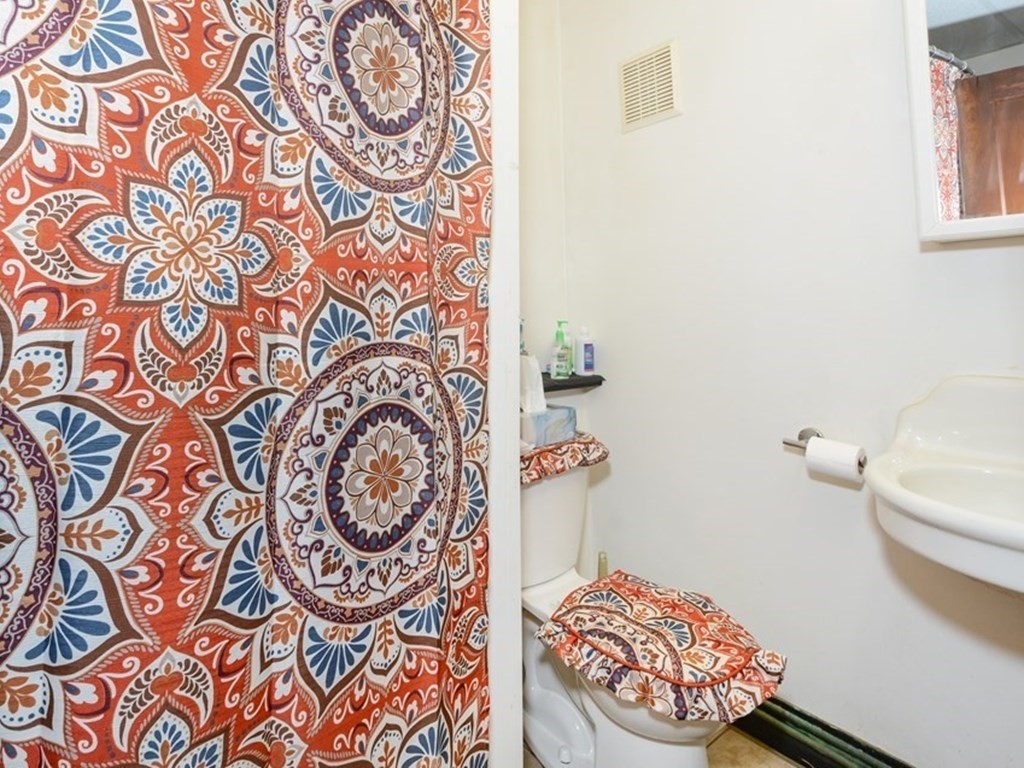 18 Walnut Street Worcester, MA 01609 - Photo 6 of 17