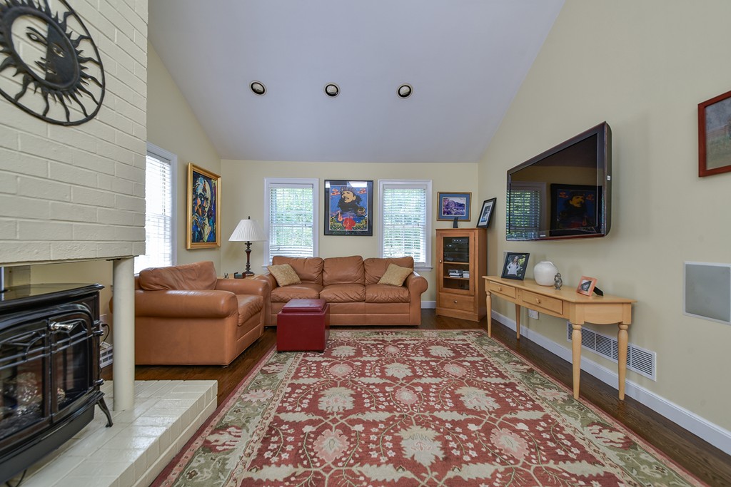 12 Walkup Road Sudbury, MA 01776 - Photo 8 of 24 Gallery Image 8