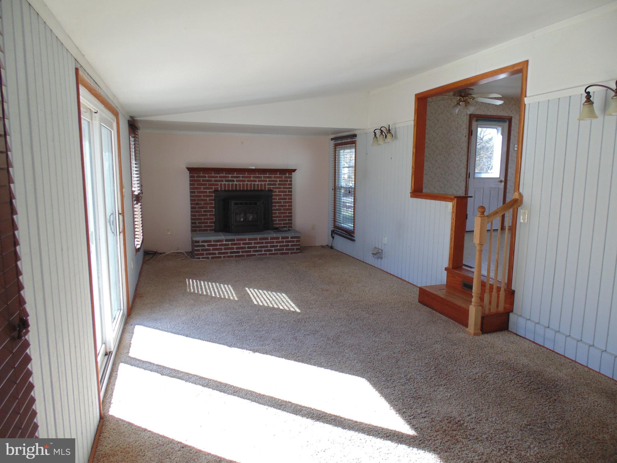 122 River Road Edgewater, MD 21037 - Photo 13 of 24 Expansive Family Room