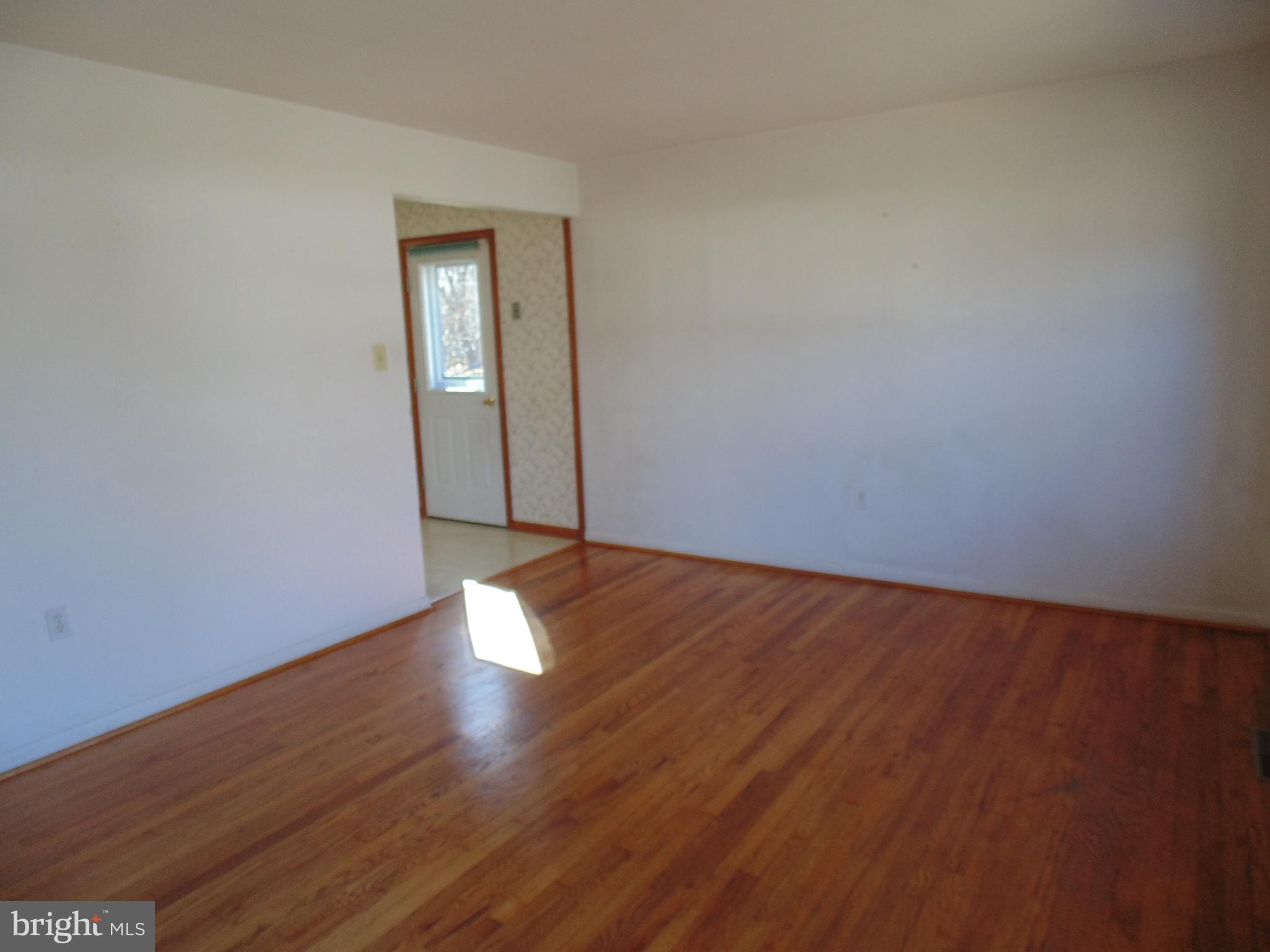 122 River Road Edgewater, MD 21037 - Photo 7 of 24 Hardwoods Throughout