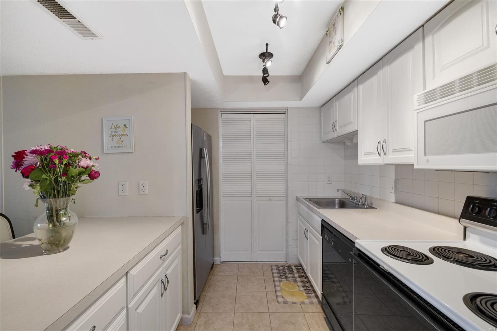 10 Fairways Circle, Unit G St. Charles, MO 63303 - Photo 9 of 12