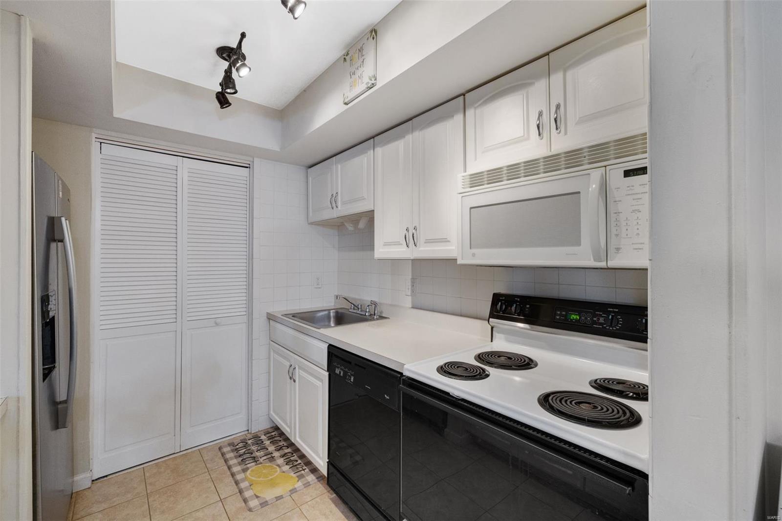 10 Fairways Circle, Unit G St. Charles, MO 63303 - Photo 10 of 12