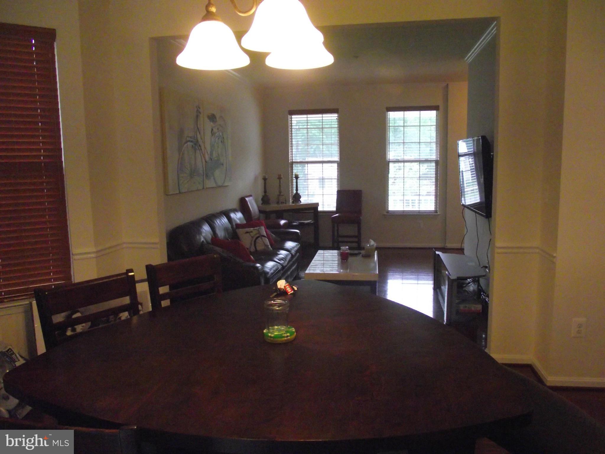809 Wampler Road Baltimore, MD 21220 - Photo 4 of 23 Living Room