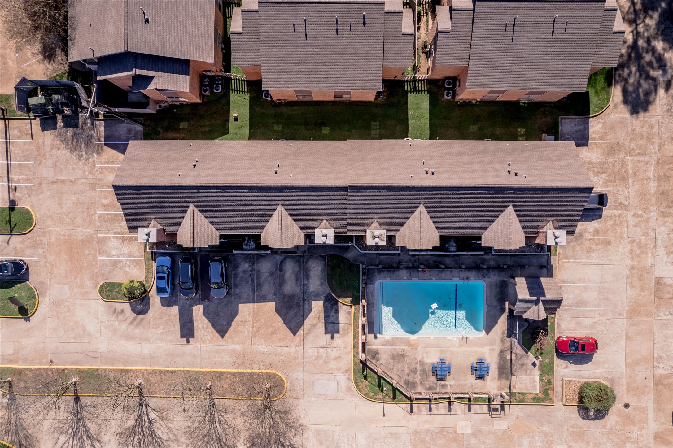 2402 Sycamore Avenue, Unit E2 Huntsville, TX 77340 - Photo 31 of 43 an aerial view of a house with sitting area