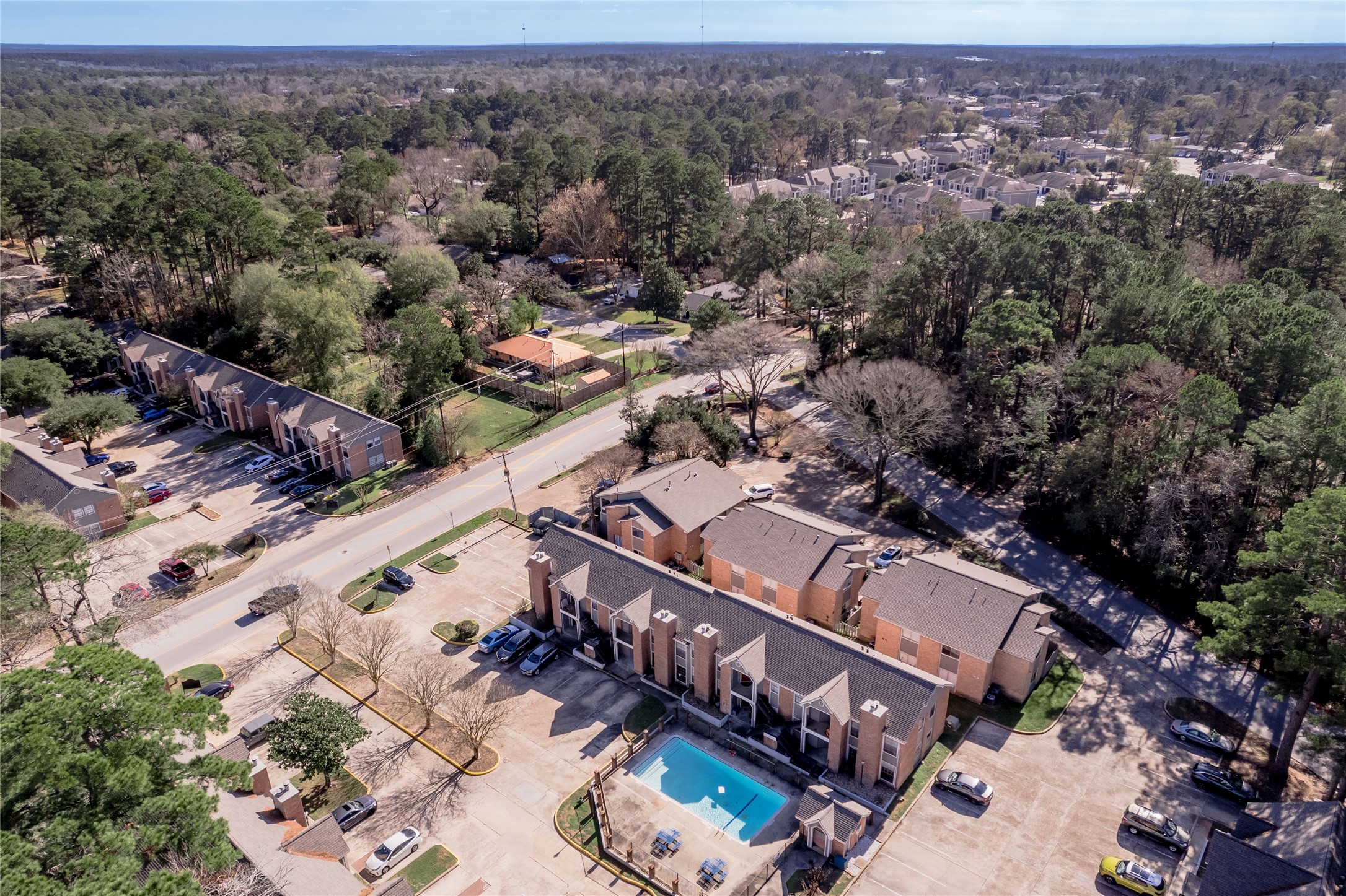 2402 Sycamore Avenue, Unit E2 Huntsville, TX 77340 - Photo 39 of 43 an aerial view of multiple house