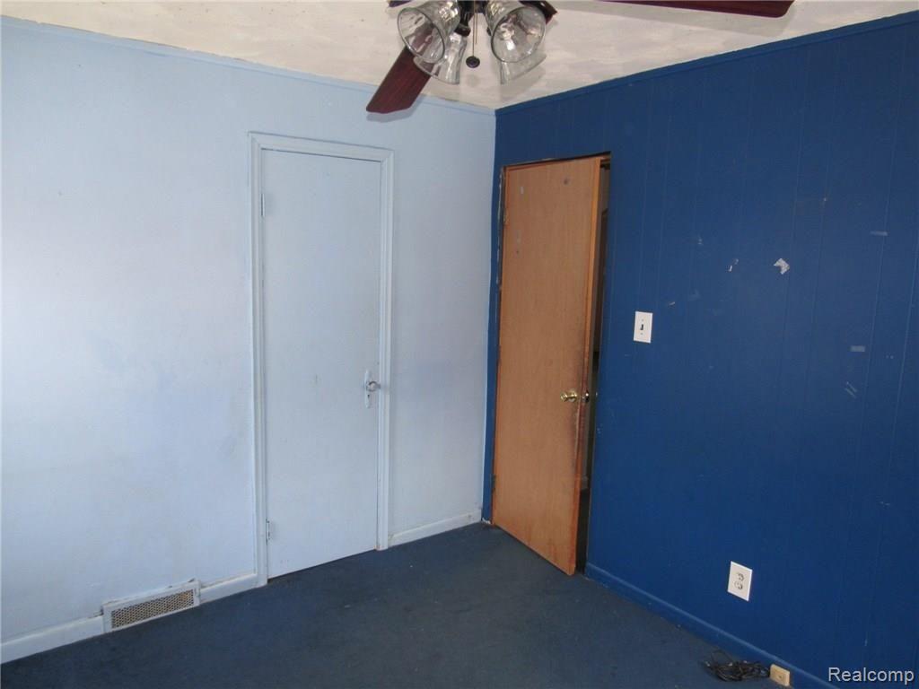 7260 Stephens Road Center Line, MI 48015 - Photo 34 of 40 7260 STEPHENS CENTERLINE (117).JPG