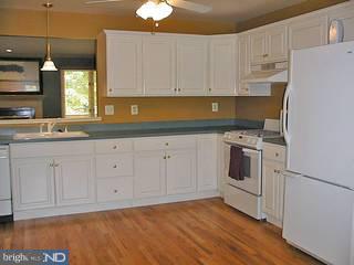 206 Fox Run Exton, PA 19341 - Photo 3 of 6 Gallery Image 3