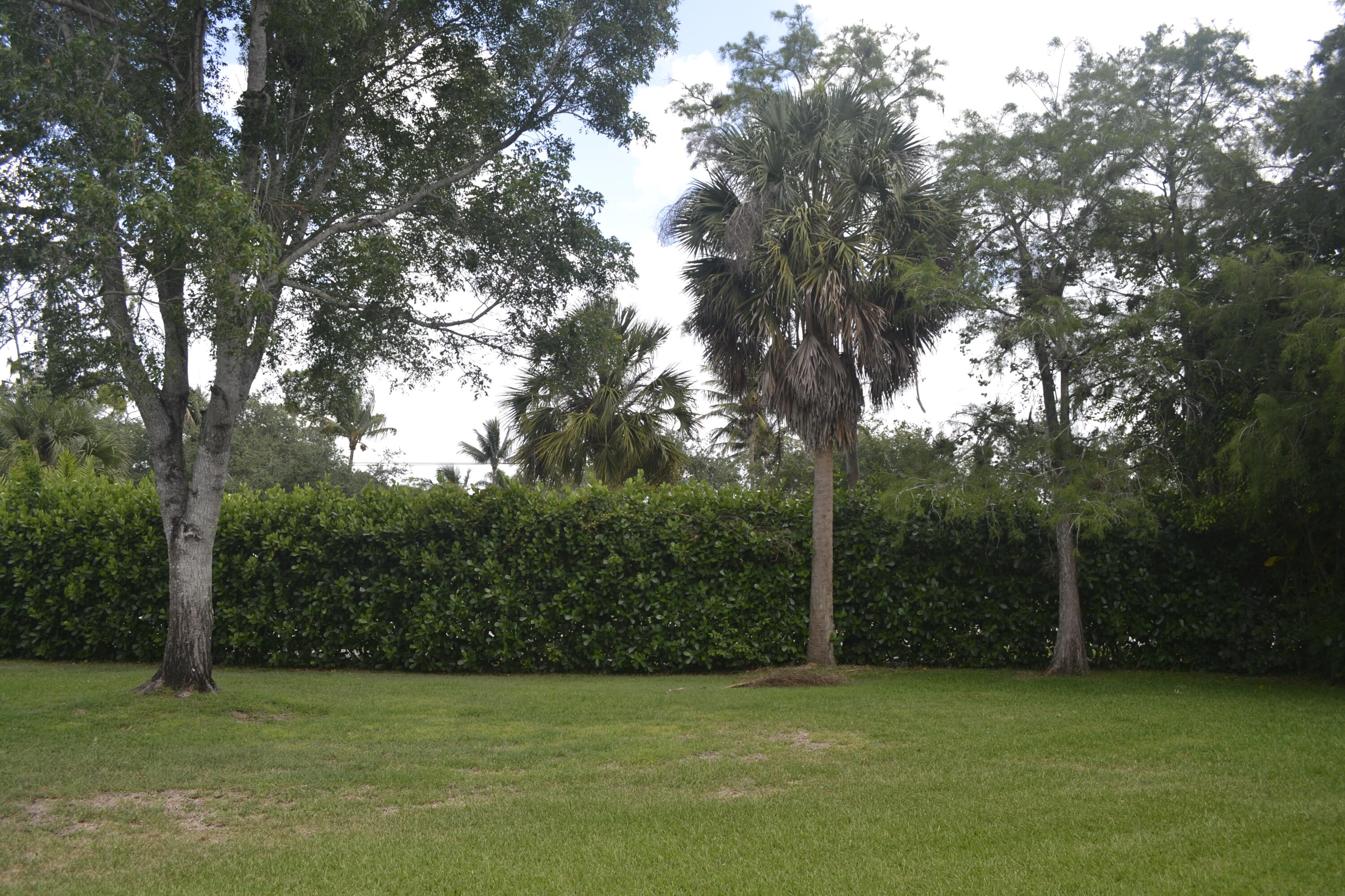 1104 Raintree Lane Wellington, FL 33414 - Photo 17 of 30 .39 acre pie shaped lot