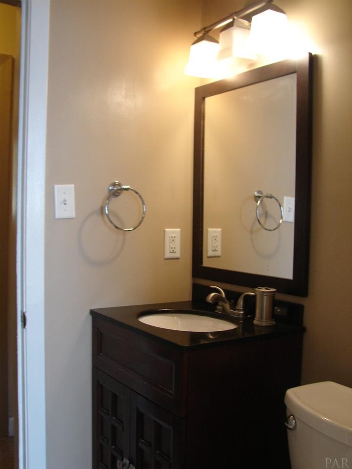 3640 Wellington Road Pensacola, FL 32504 - Photo 17 of 22 Has a connecting door to the full bath.