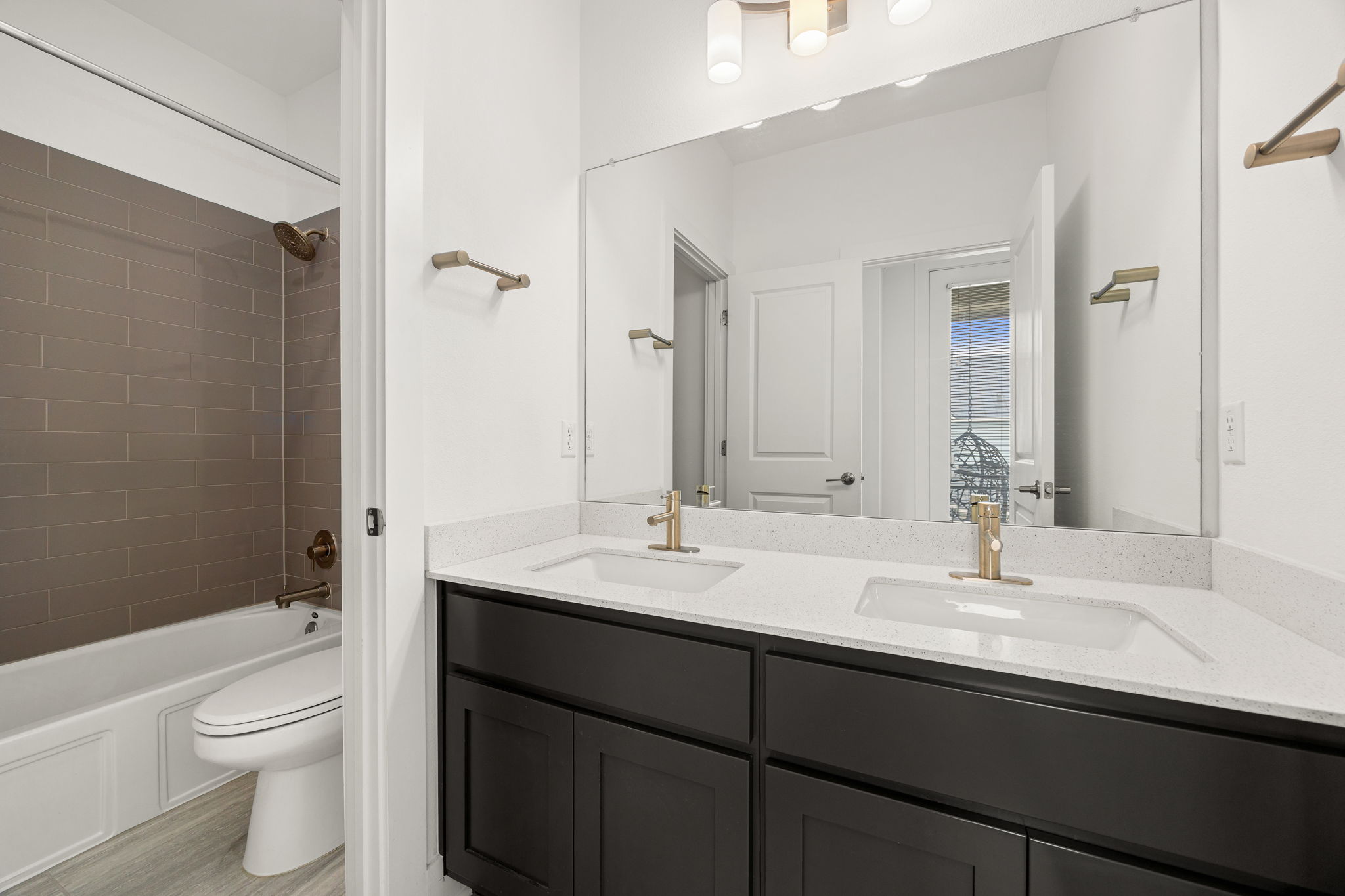 2409 Simond Avenue, Unit E Austin, TX 78723 - Photo 19 of 33