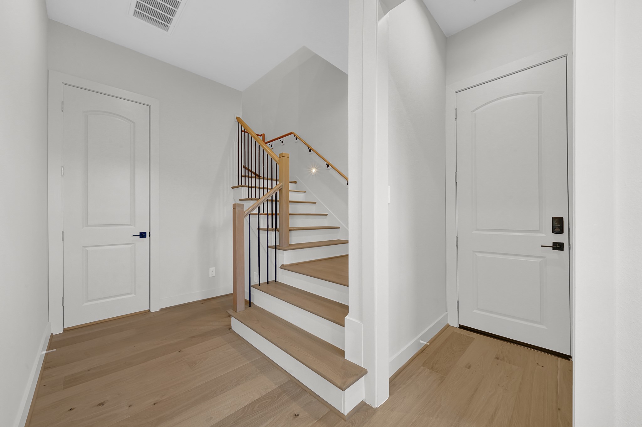 3630 Lydia Street Houston, TX 77021 - Photo 5 of 27 a view of a hallway with closet