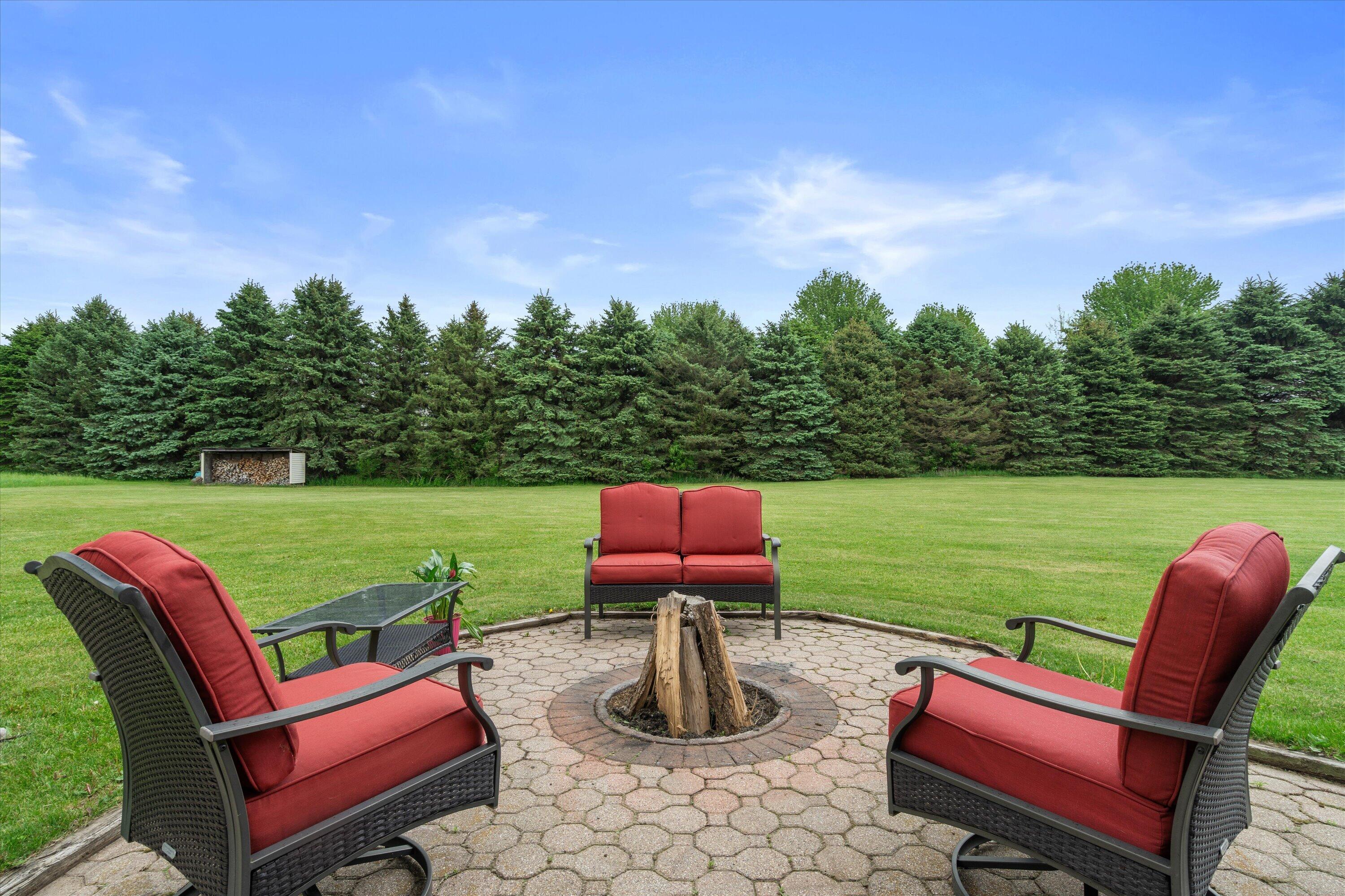 7720 Orchard Valley Road Farmington, WI 53090 - Photo 27 of 36 Firepit