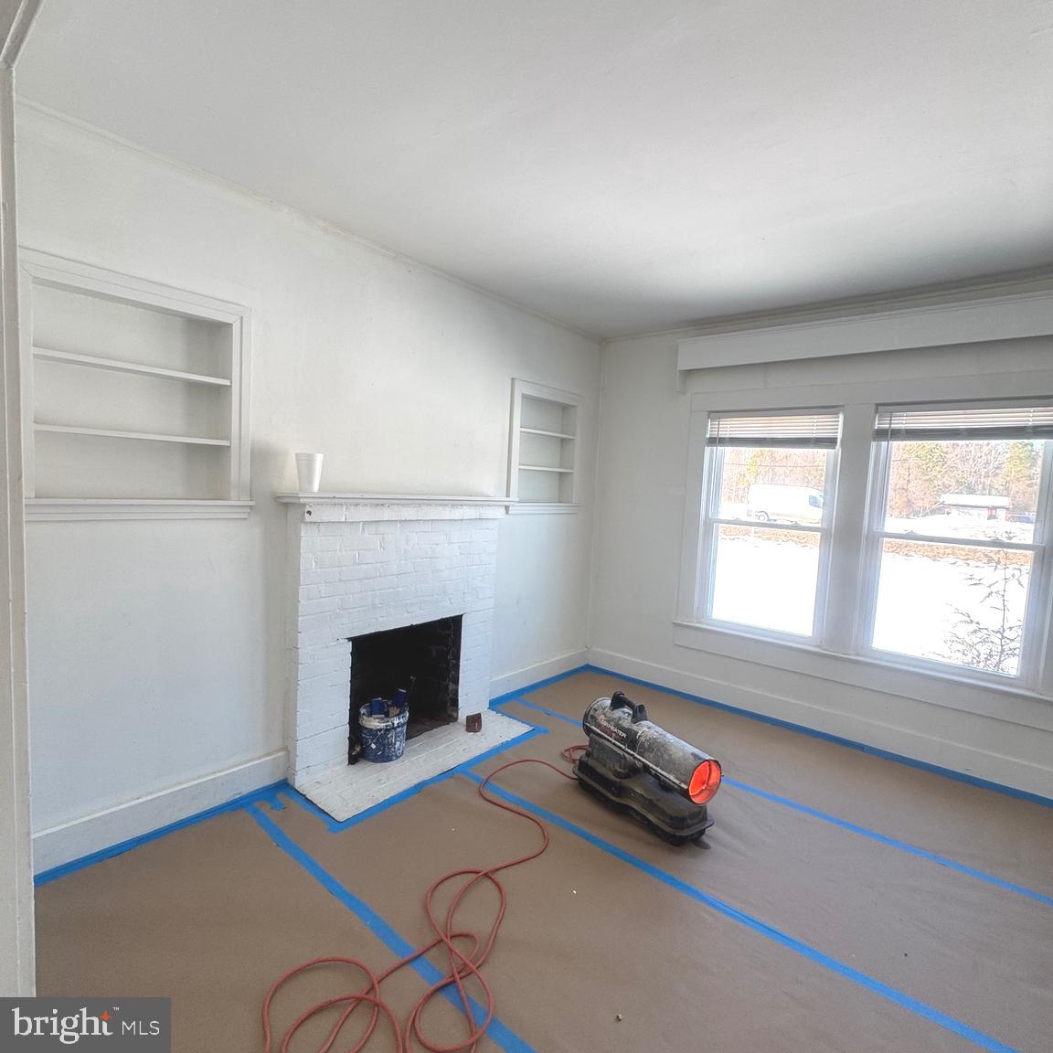 11380 Ridge Road King George, VA 22485 - Photo 8 of 37 Fireplace in living room