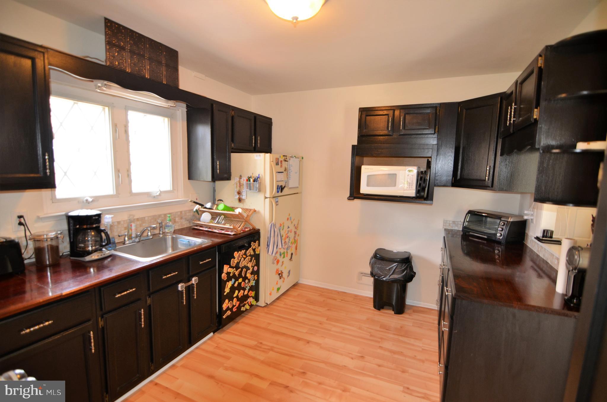 6123 Wheatland Road Baltimore, MD 21228 - Photo 4 of 18 Kitchen