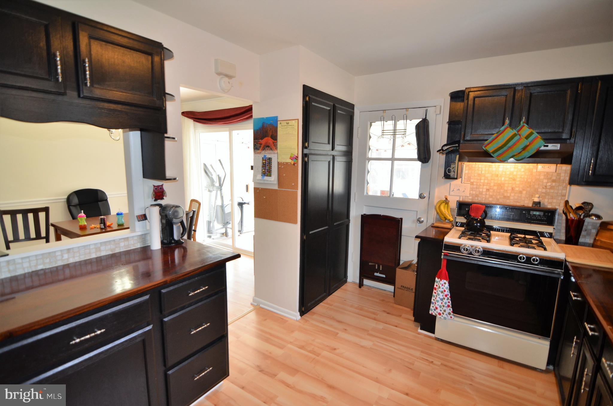 6123 Wheatland Road Baltimore, MD 21228 - Photo 5 of 18 Kitchen