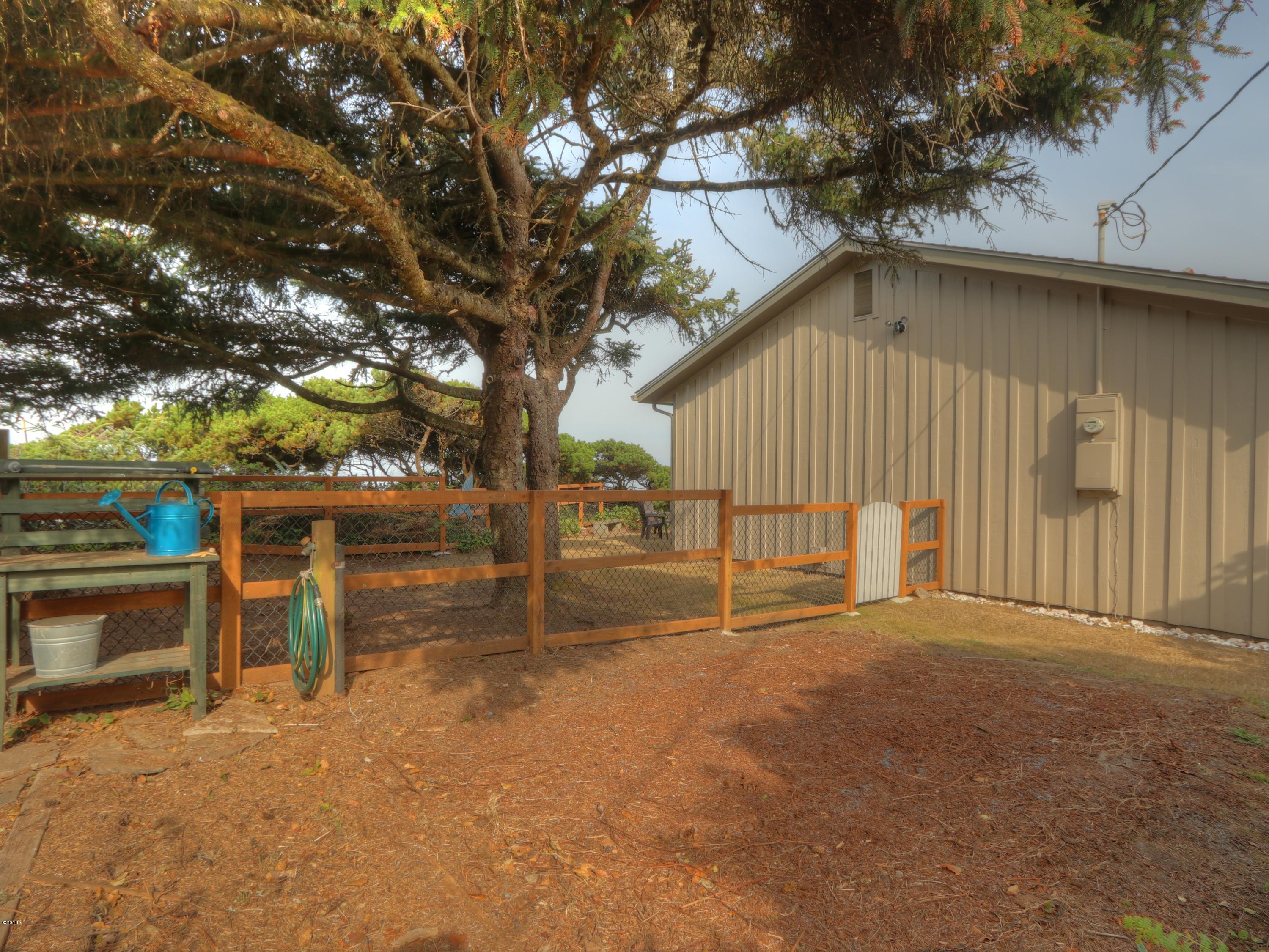 1032 Southwest Mark Street Newport, OR 97365 - Photo 26 of 37 Front Yard