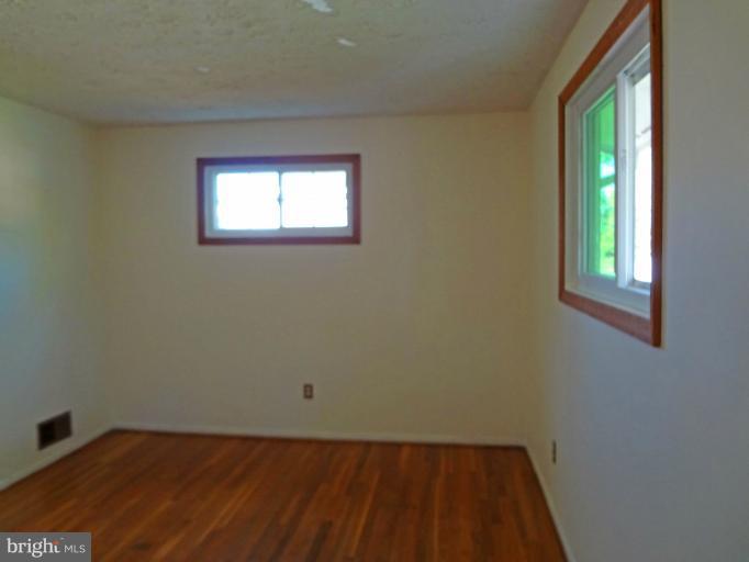 4205 Collier Road Fairfax, VA 22030 - Photo 14 of 17 Bedroom (Master)
