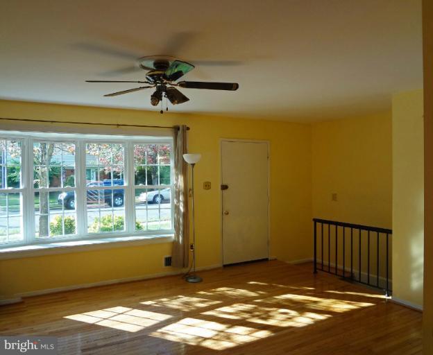 4205 Collier Road Fairfax, VA 22030 - Photo 4 of 17 Living Room